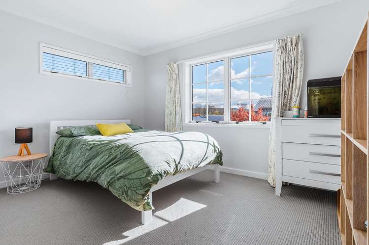18 Chateau Crescent Rangatira Park_21
