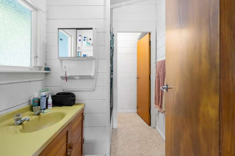 1 and 2/32 Gosling Grove Turangi_9