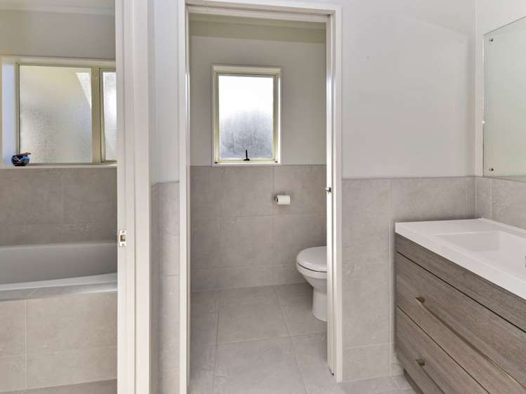 1 Tolvah Place Wattle Downs_11