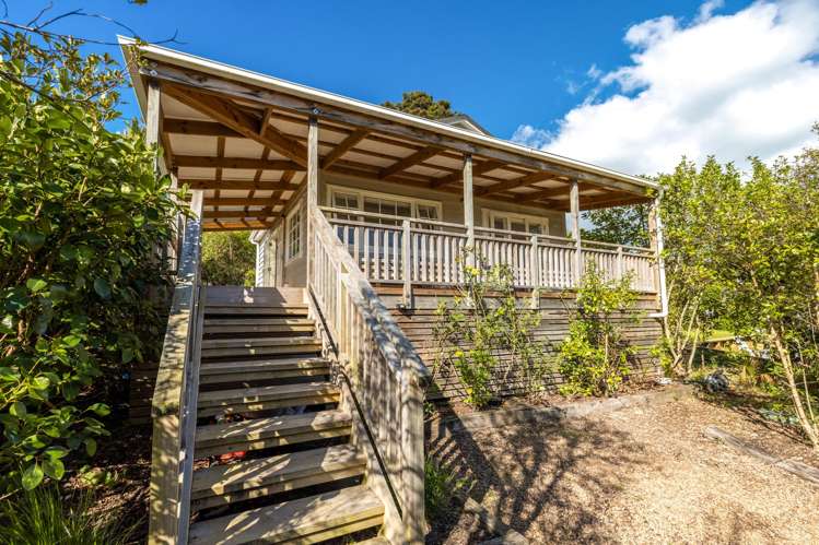 117 Queens Drive Oneroa_18
