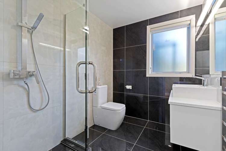 61 Bernard Magnus Lane Greenhithe_26