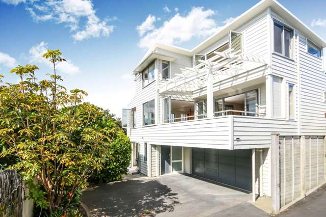 Modern Design Townhouse with Sea Views