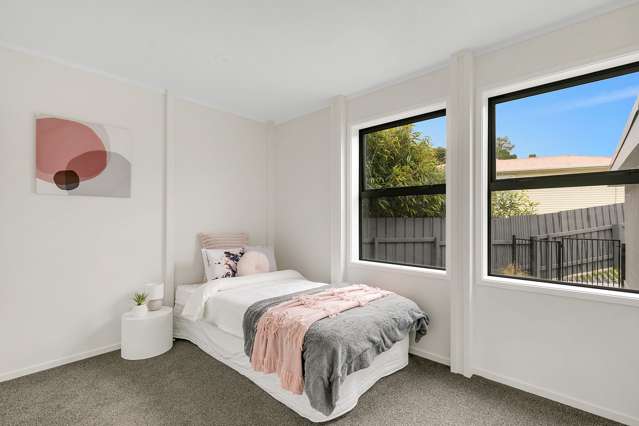 25A York Place Cannons Creek_3