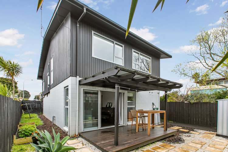 2/50 Taharoto Road Takapuna_17