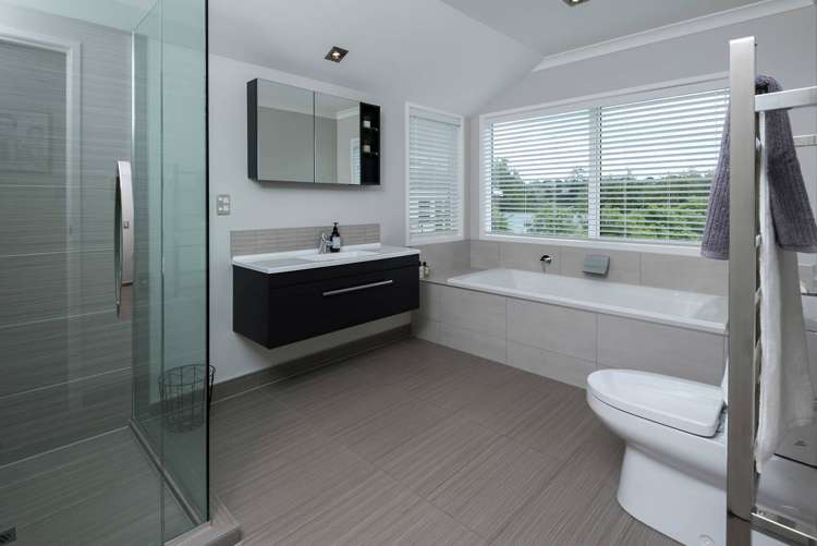 28a Marine Parade Mellons Bay_17