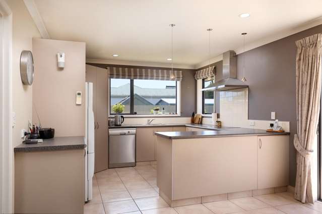 5A Robalan Place Redwoodtown_1