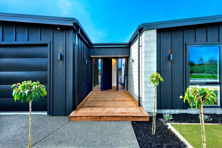 87 Whitehorn Drive_2