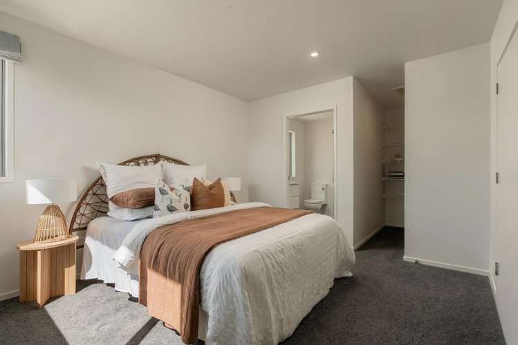 9 Selkirk Lane Hamilton Lake_9