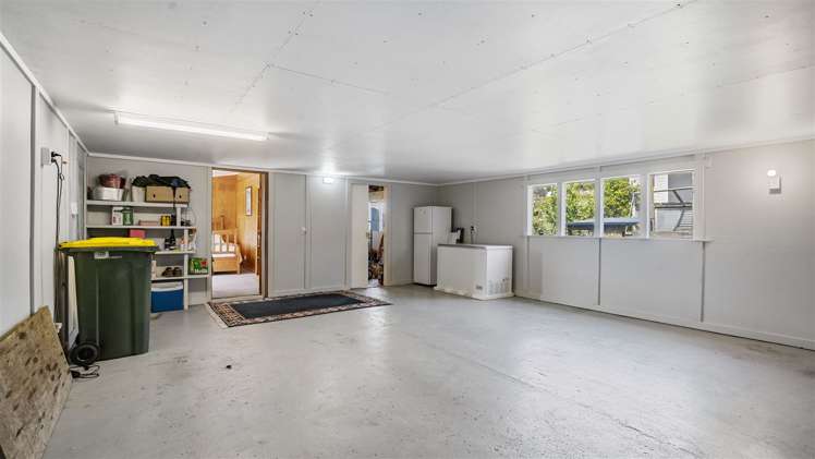 1325 East Coast Road Redvale_11