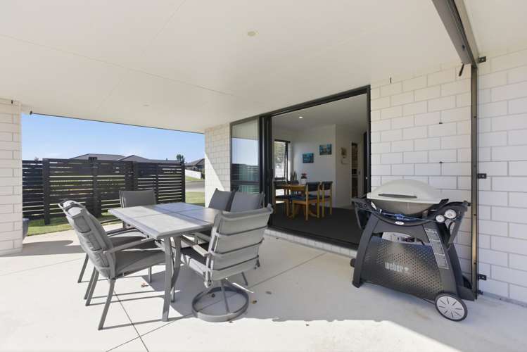 31 Honeyfield Drive Whalers Gate_18