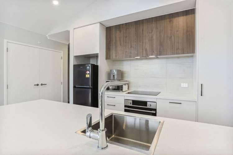 318/30 Bob Robertson Drive Woodend_1
