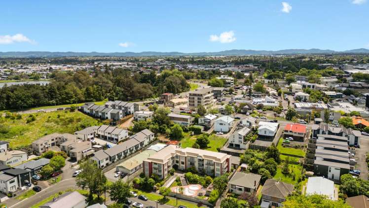 2/10 Hunter Street Hamilton Central_10