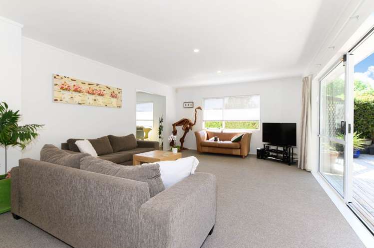 2/106 Stapleford Crescent Browns Bay_8