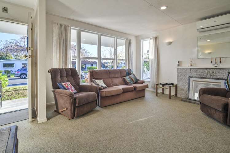 215 Sunnybank Crescent Camberley_10