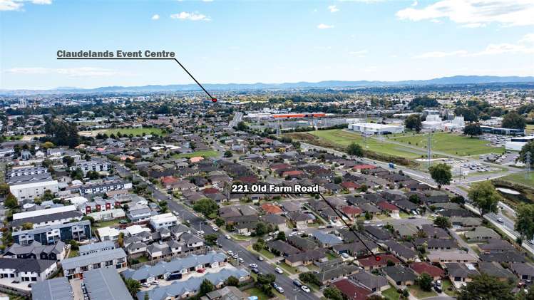 221 Old Farm Road Hamilton East_21