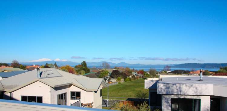 5 Magnolia Rise Waipahihi_22