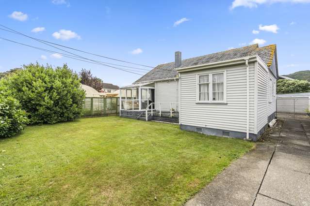 38 Hall Crescent Epuni_1