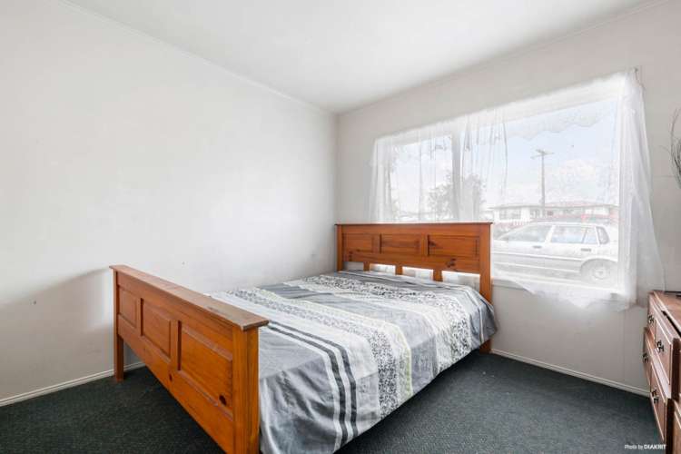 8 Tindall Crescent Otara_7