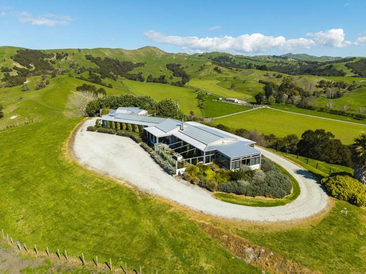 327 and 327a Taurau Valley Road Muriwai_12