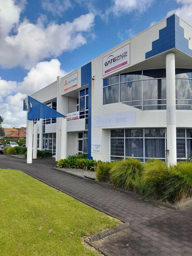 Refurbished ONEWA ROAD 240m2 Office & 8 parks