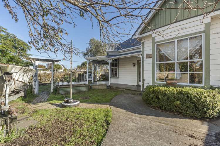 200 Tukapa Street Westown_19