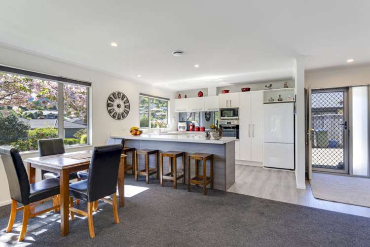 77 Washbourn Drive Richmond_4