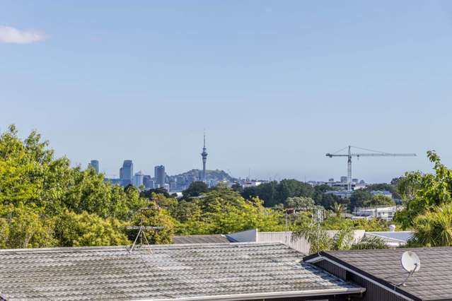 Beachside Elegance in Takapuna