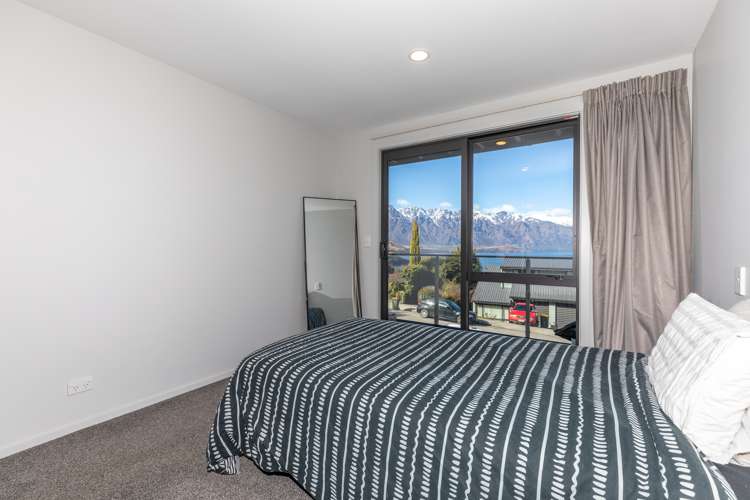 54c Wynyard Crescent Fernhill/Sunshine Bay_7