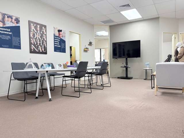 100M² UPSTAIRS OFFICE FOR LEASE