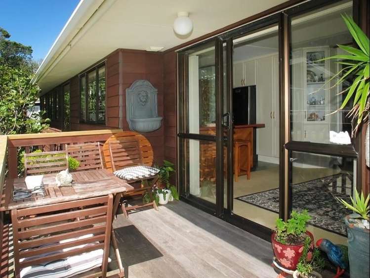 8 Pukerua Beach Road Pukerua Bay_18