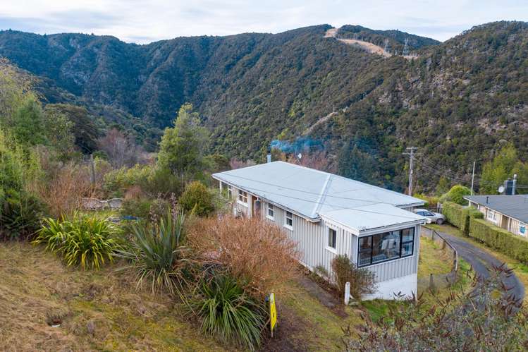 20 Tui Terrace Waipori Falls_19