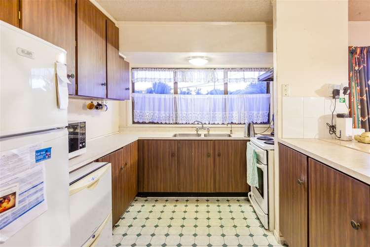 212 Royal Road Massey_10