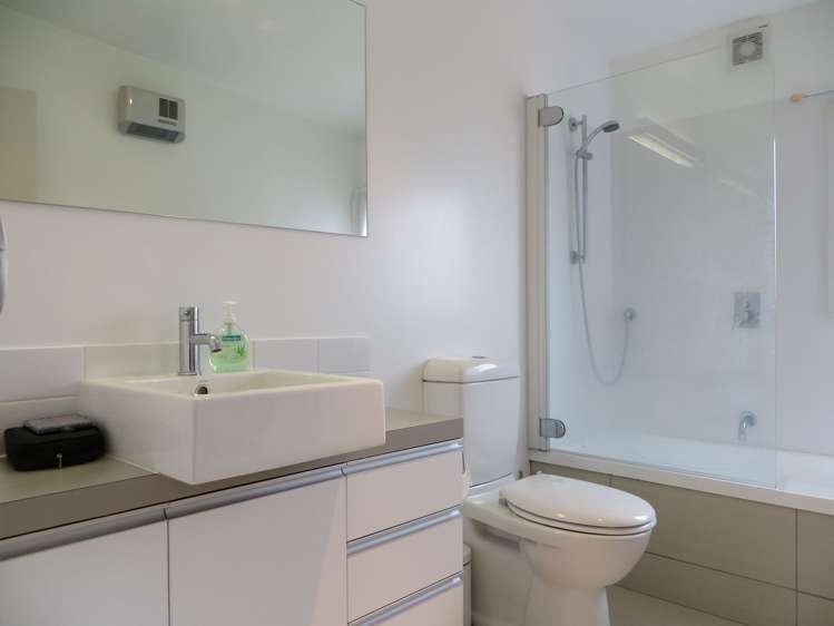 67 Saddleback Grove Karori_4