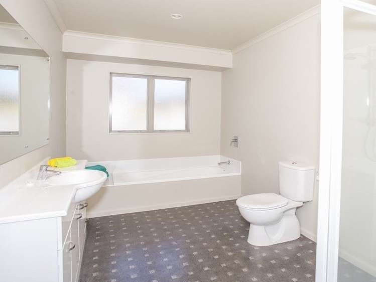 12 Brookside Close Highbury_14