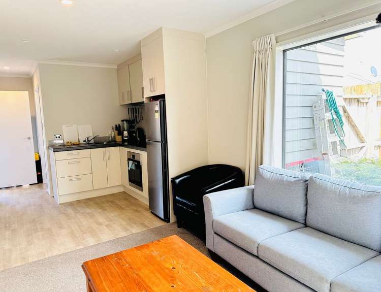 Room 3, 6/181 Knighton Road Hillcrest_6