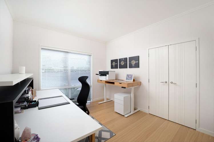 7 Burgundy Park Avenue Henderson_16