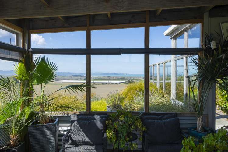 327 and 327a Taurau Valley Road Muriwai_24