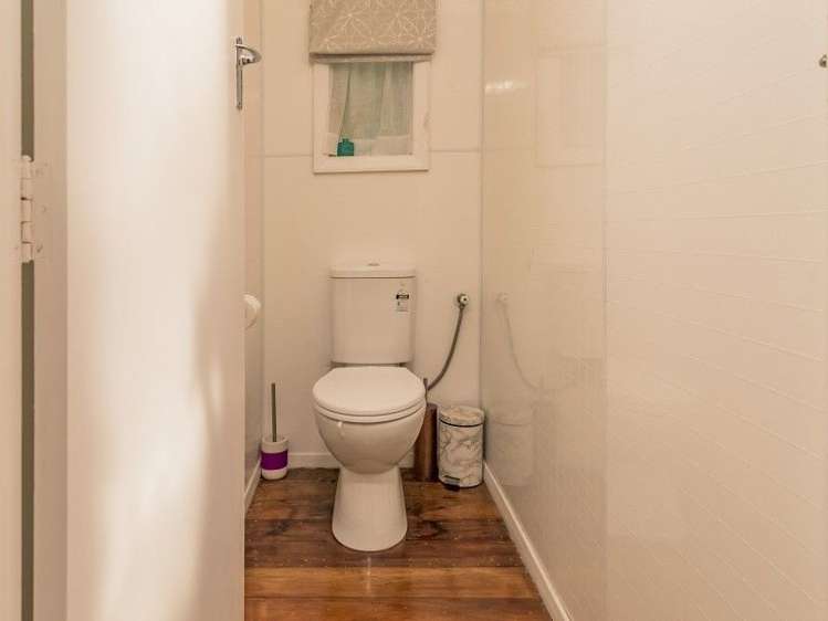 23 Jenner Road Toi Toi_17