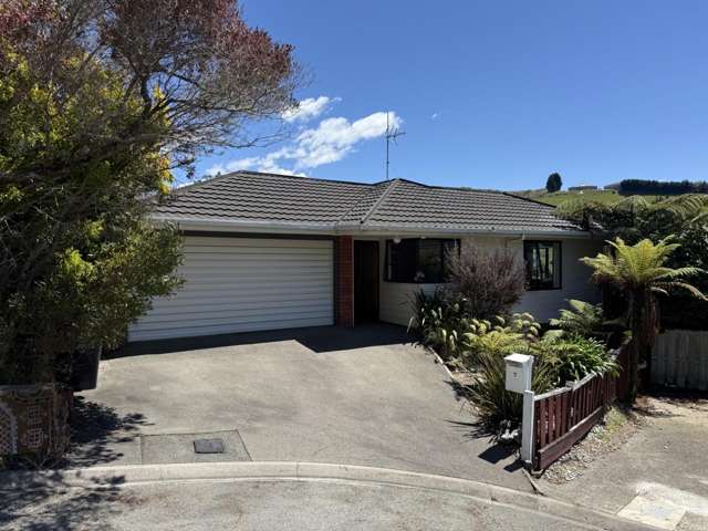 Modern Three-Bedroom Home with Sunroom and Stunning Views