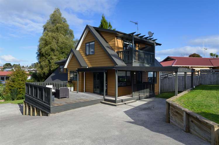 8 Surrey Lane Glenview_19