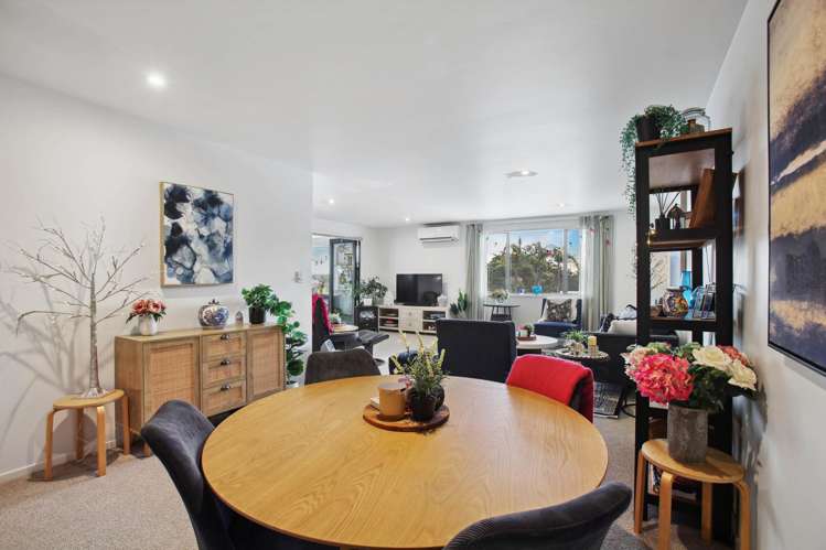 2b/12 Seaway Road Clarks Beach_9