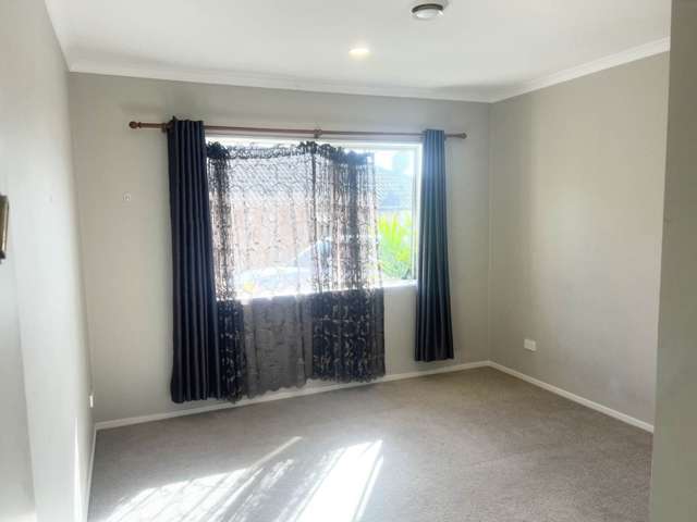 42 Raphoe Road Flat Bush_4
