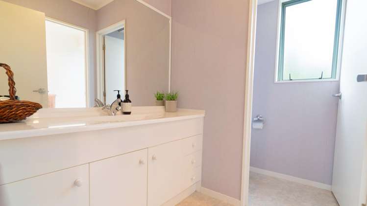 810a Park Road South Akina_9