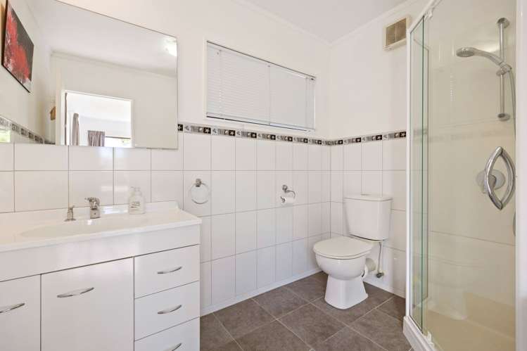 3 Sheridan Crescent Leamington_28