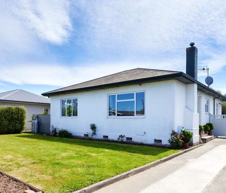 1004 Willowpark Road North Mayfair_1