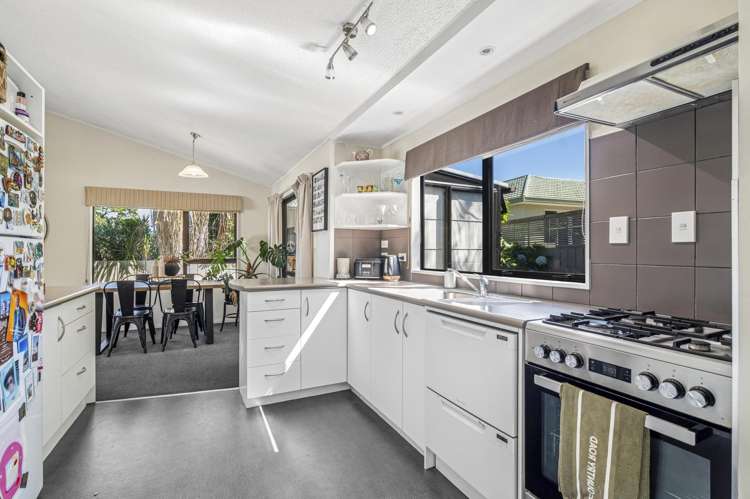 2/62 Shepherd Road Waipahihi_6