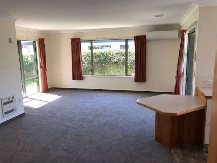 2/68A Guppy Road Greenmeadows_4