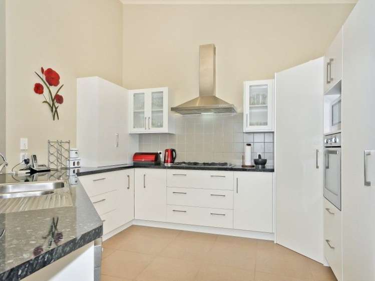 92 Farnborough Drive Grandview Heights_7