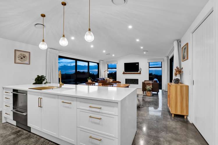 956 Richmond Road Lepperton_13