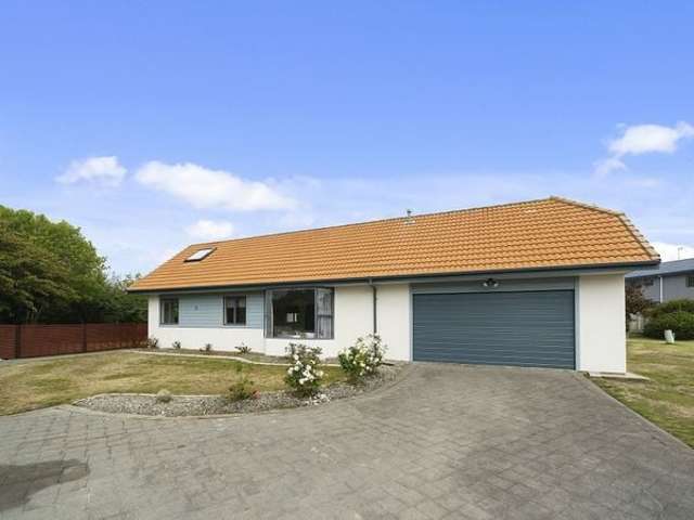 Family Home with Huge Backyard in Paraparaumu